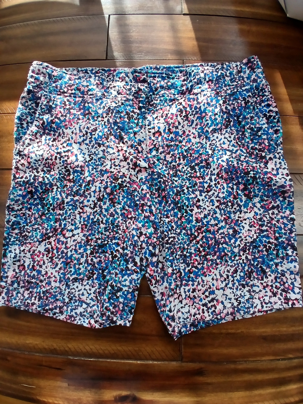 Izod Golf Abstract Floral Shorts in Blue, Pink & Black on White